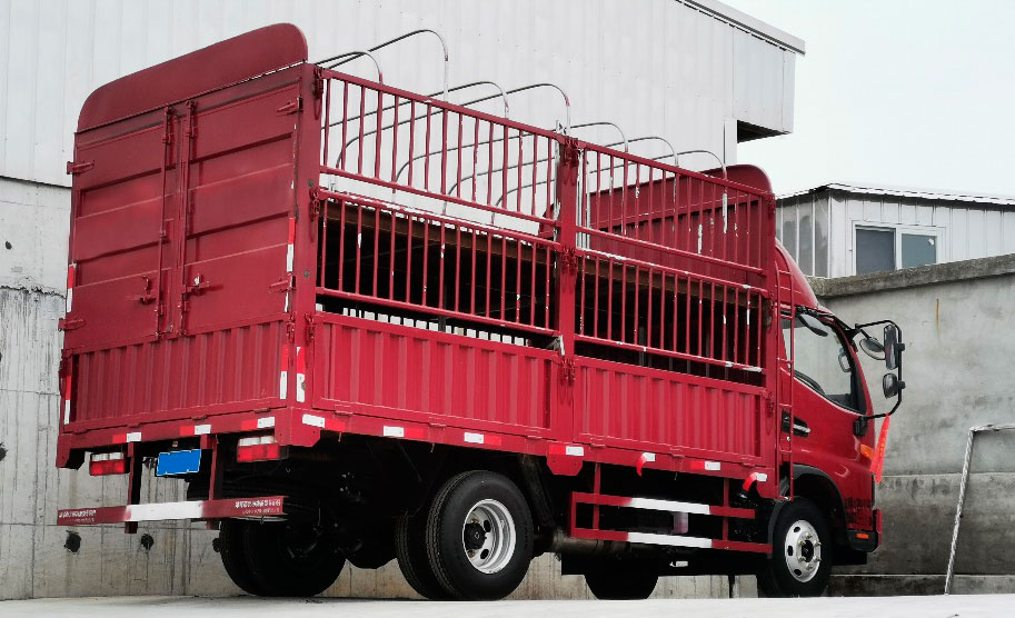 Camión interno para movimiento de un menor número de animales