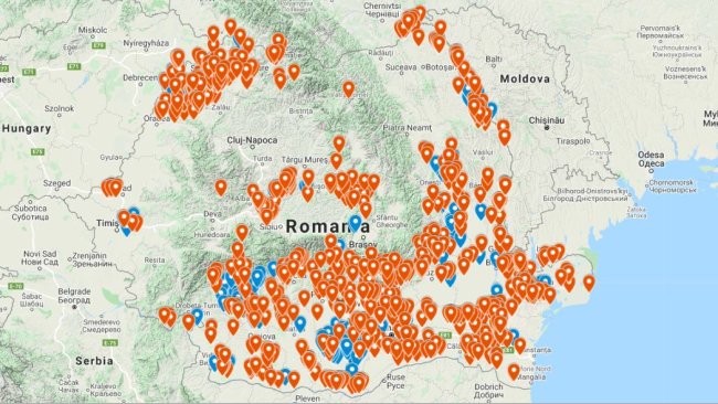 Blue flags = outbreaks in domestic pigs, Red flags = cases in wild boar. Source: National Veterinary and Food Safety Authority of Romania.