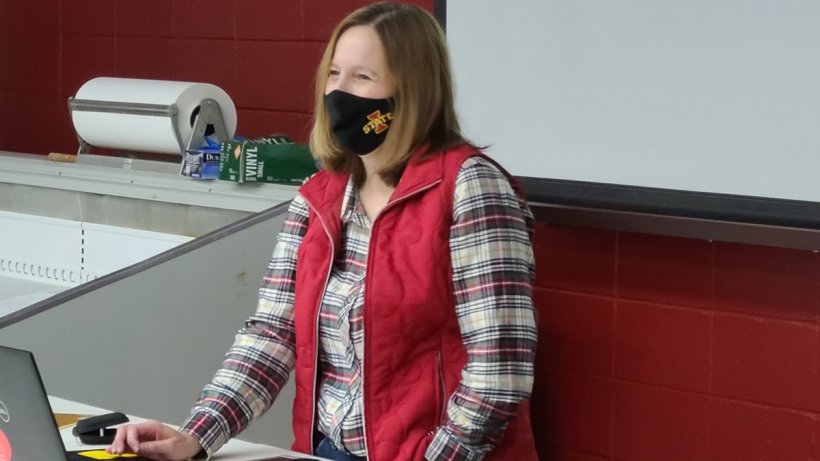 Dr. Laura Greiner lecturing to her class. Photo credit: Matt Wenger.