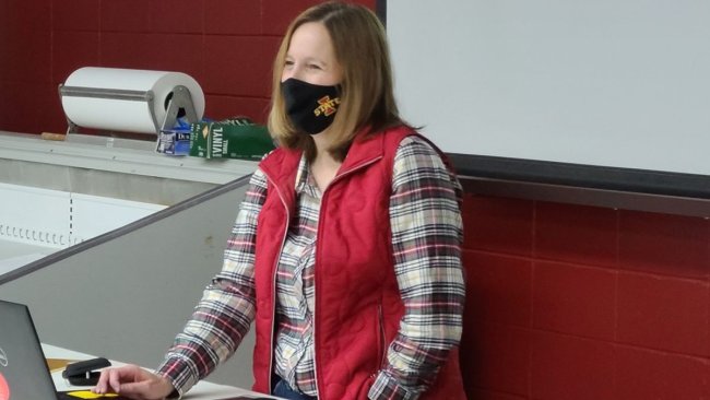 Dr. Laura Greiner lecturing to her class. Photo credit: Matt Wenger.