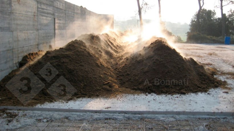 Figure&nbsp;1a. Composting systems: Turned piles. Photos courtesy of&nbsp;A. Bonmat&iacute; (IRTA).
