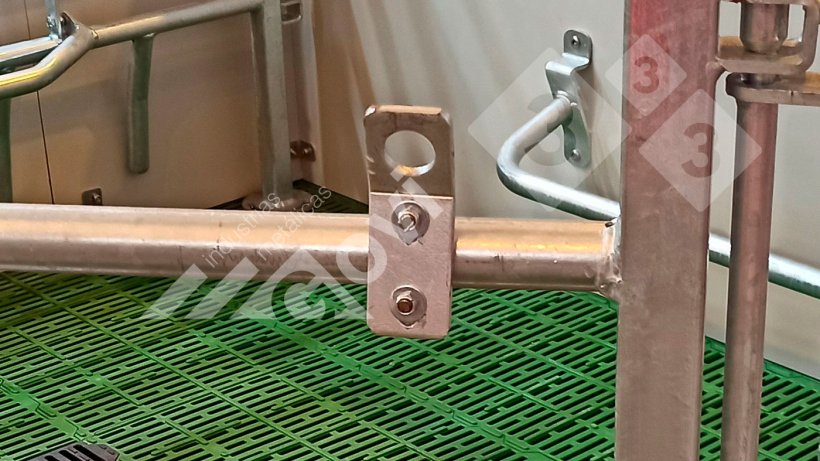 Figure 2. Close-up of the metal mount.
