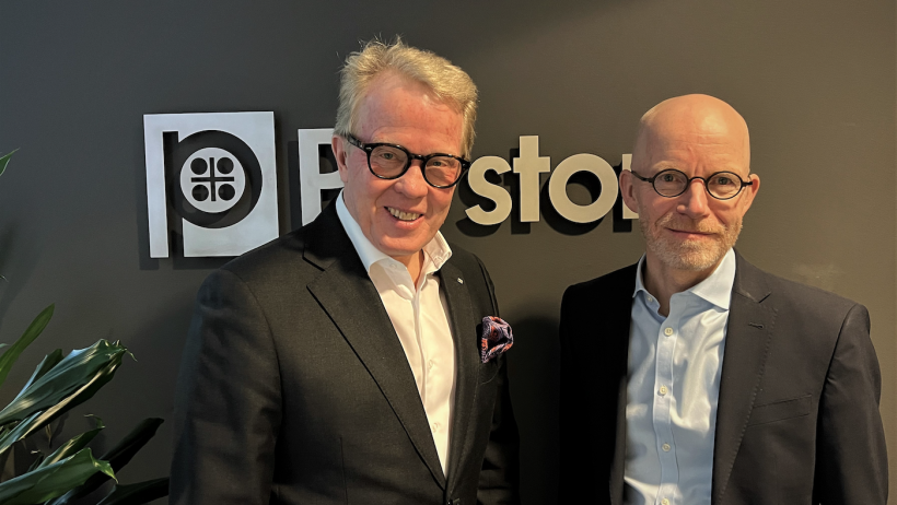 Ib Jensen (right) takes over from Jan Secher (left) as new CEO of Perstorp Group.