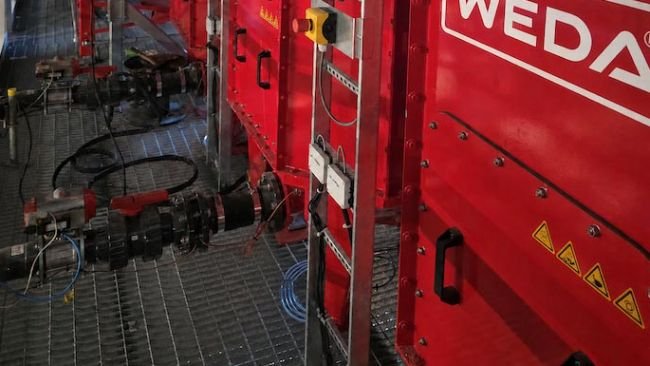 WEDA’s new, award-winning QEW now eliminates the need to enter the tank and allows the bearing to be replaced in just a few minutes directly from the outside at barn floor level.