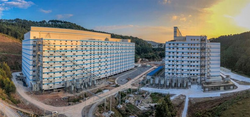 Zdjęcie 8: Dystrybucja paszy z parteru do każdej z kondygnacji.
