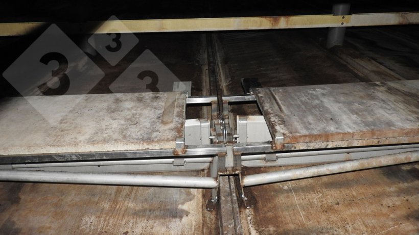 Zgarniacze w kanale w kształcie litery V
