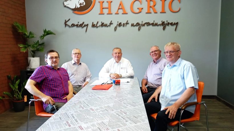 Od lewej do prawej: Arkadiusz Wasiczek, Chief Animal Welfare Officer HAGRIC, Dr Thomas M&uuml;ller, Key Account Manager, PIC, Sylwester Woźniecki, Prezes Zarządu HAGRIC, Jack Keane, Business Development Manager PIC, Grzegorz Pyda, Pig Genetics Coordinator HAGRIC
