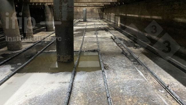 Układ chłodzenia gnojowicy zlokalizowany na dnie kanału w warunkach eksperymentalnych. Źródło: IFIP.