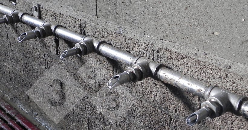 Nipple type drinker.
