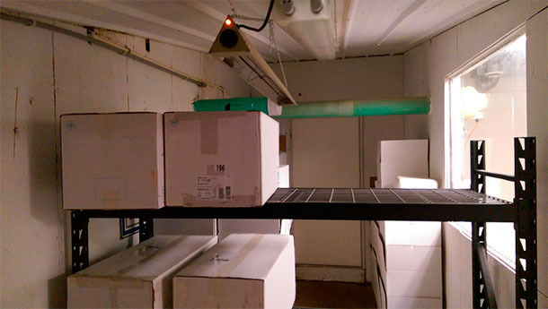 Foto 1. Uma janela permite a visualização do processo de desinfecção. Fonte: AI Partners, Morris, Minnesota, USA