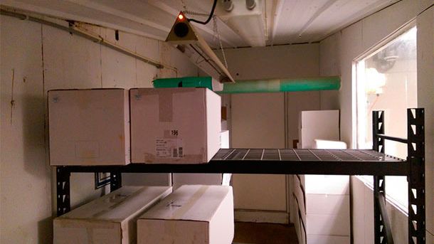 Foto 1. Uma janela permite a visualiza&ccedil;&atilde;o do processo de desinfec&ccedil;&atilde;o. Fonte: AI Partners, Morris, Minnesota, USA
