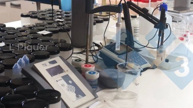 Foto 2. A composição do chorume foi analisada e foram efectuados testes in vitro para determinar as emissões potenciais de amoníaco e metano.