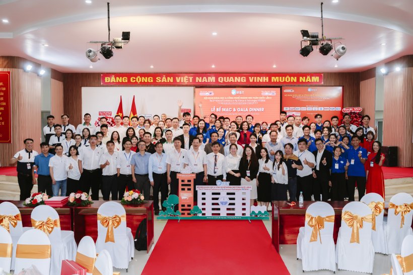 Gala Dinner kh&eacute;p lại chương tr&igrave;nh trong kh&ocirc;ng kh&iacute; ấm &aacute;p