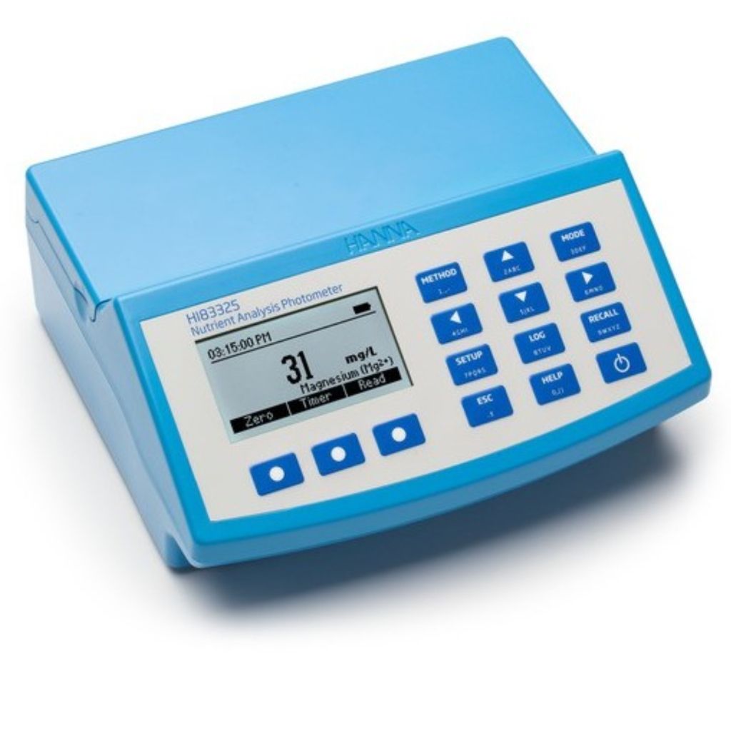 Hanna HI83325-02 Fotómetro multiparamétrico sobremesa para nutrientes en suelo y pHmetro (230V)