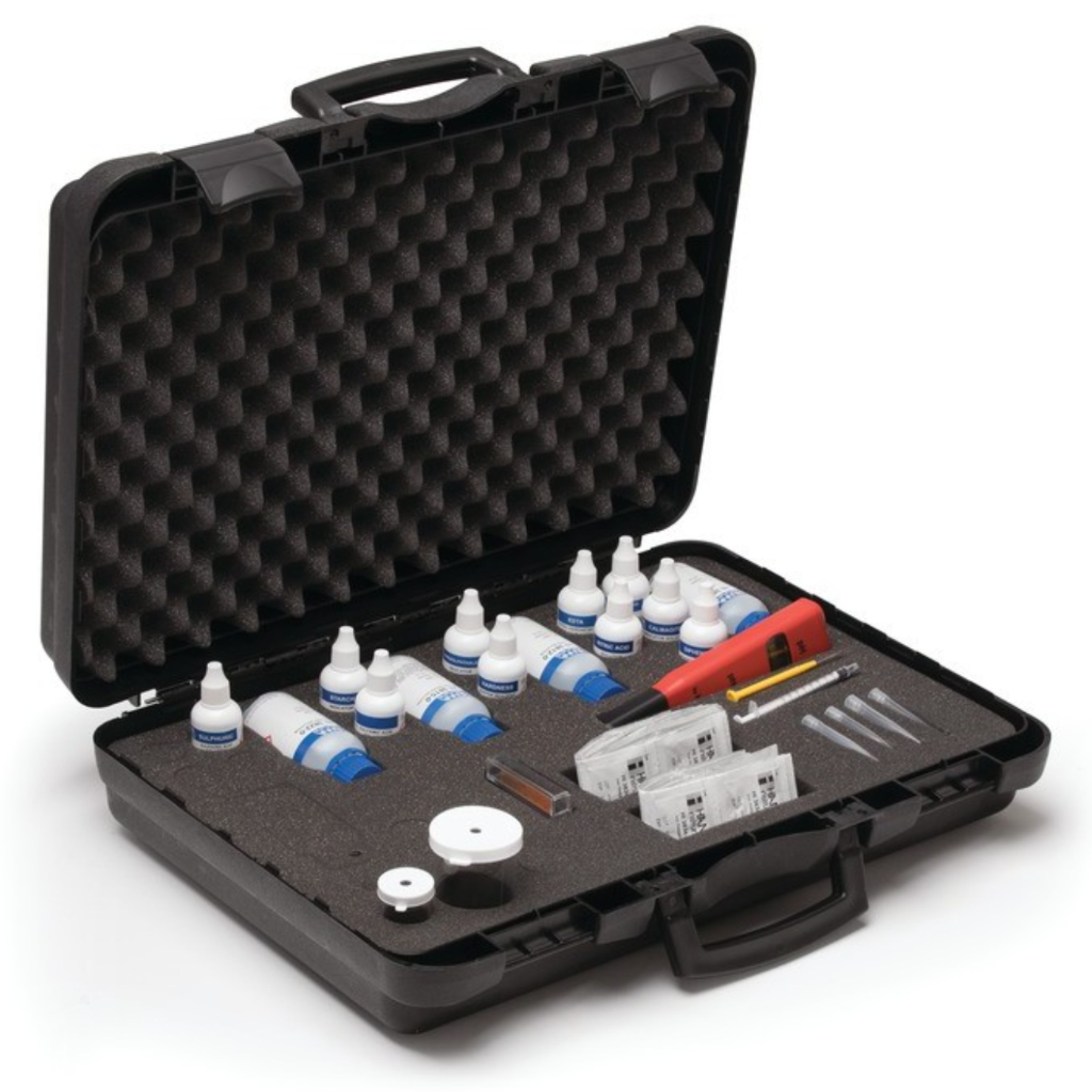 Hanna HI3817 Test Kit para calidad del agua (Alcalinidad / Cloruros / Dureza / Fe / pH / Sulfito)