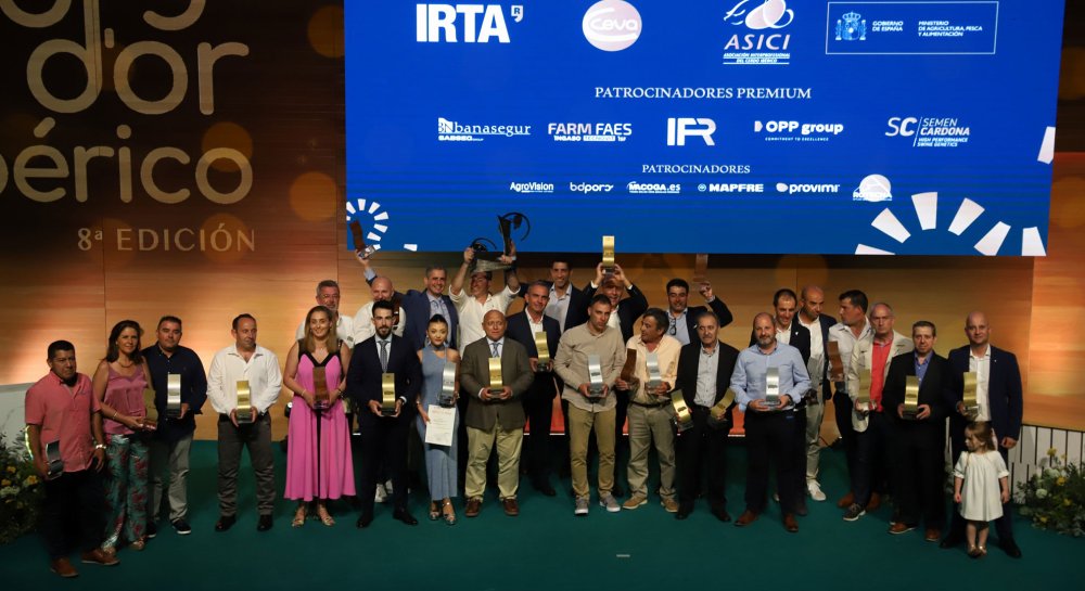 Fotode familia de los premiados