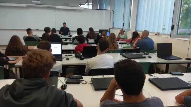 Siempre comprometido con la formación de los futuros profesionales.