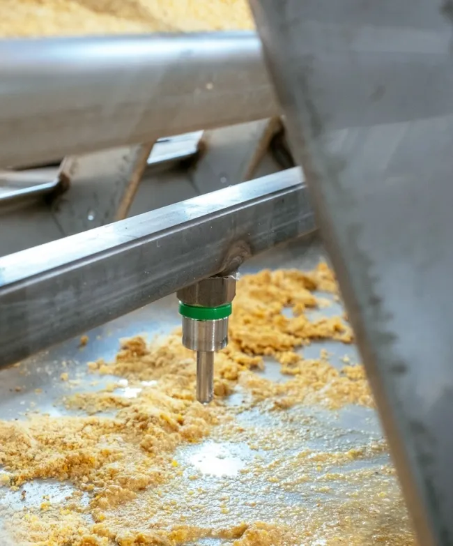 SUSTAINABILITY BENEFITS OF CRYSTAL SPRING WET/DRY FEEDERS: