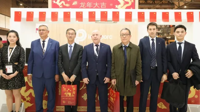 INTERPORC recibe al embajador chino en su estand de la feria Alimentar...