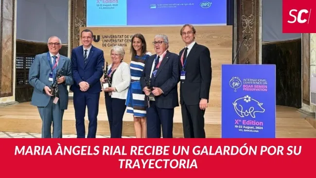 Maria Àngels Rial, fundadora y presidenta de Semen Cardona, recibe un galardón por su trayectoria en la inauguración del Boar Semen 2024