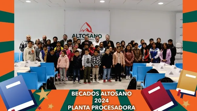Entrega Granjas Carroll 200 becas a hijos de sus colaboradores