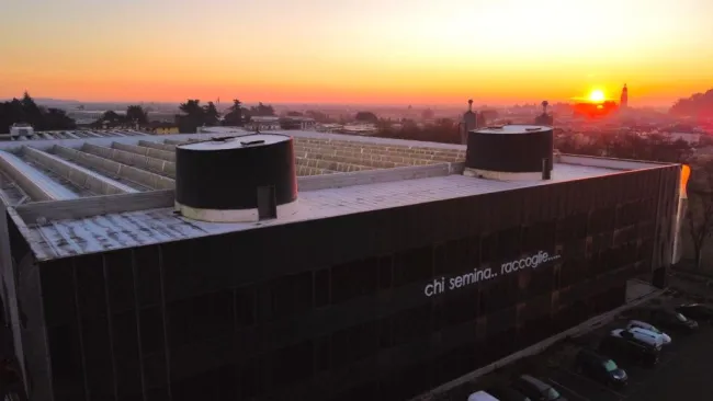 Un nuovo giorno si accende sopra la nostra Azienda; ogni alba è un'op...