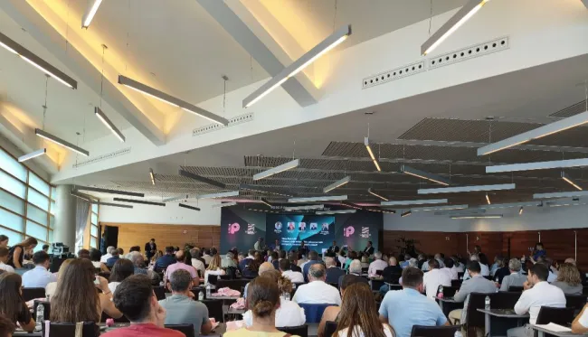 ¡Transformar el presente para liderar el futuro! 
