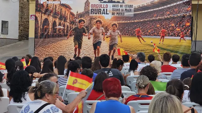 'Orgullo Rural' supera las 7.000 personas y los 4.125 bocadillos de jamón repartidos durante el Mundial
