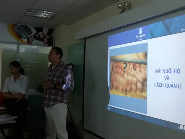 Pig Academy presente in Vietnam con il tema "Nursing sows".