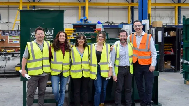 IGE VISITA LA MATRIZ ADDFIELD EN INGLATERRA