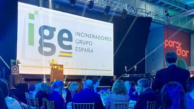 IGE HACE ENTREGA DE UN PREMIO EN LA GALA PORC D'OR