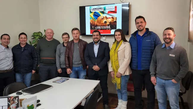 Equipe Danbred reúne-se com a Cooperativa Languiru, na cidade de Teutonia - RS