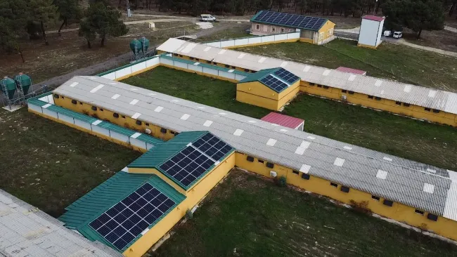 El CIA Duque ya es 100% sostenible tras la instalación de 104 placas solares